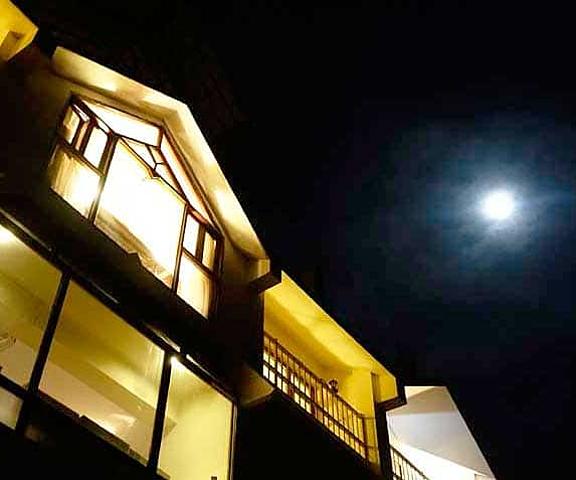 Dunn Perk Manor Homestay | Rooms & Restaurant  Himachal Pradesh Kasauli night building view